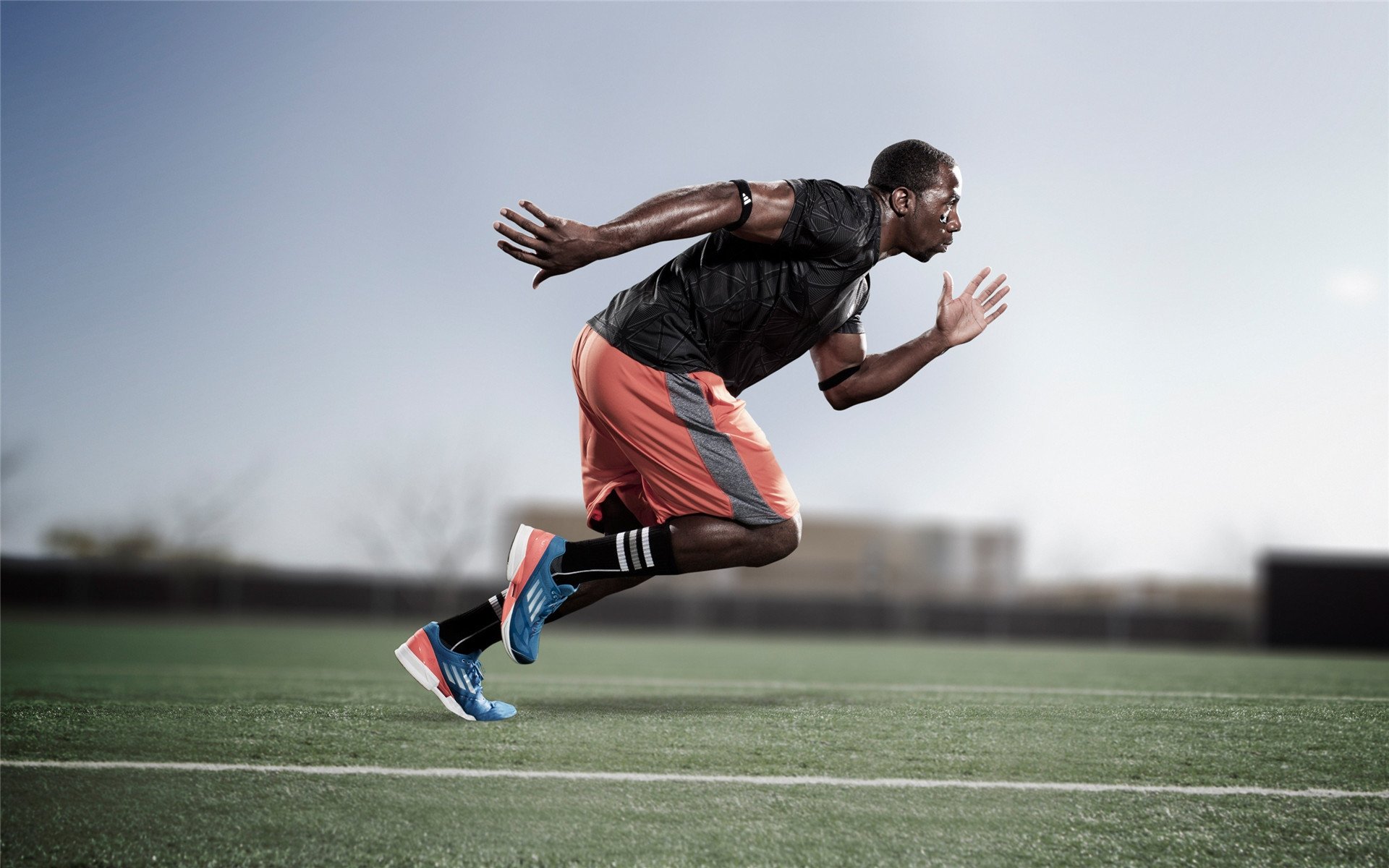 草根逆袭豪门！加拿大补时绝杀威尔士，戴维斯如莱万附体主宰战局